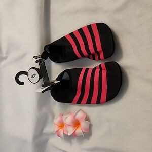 NWT Women's Soled Water Socks Size 6